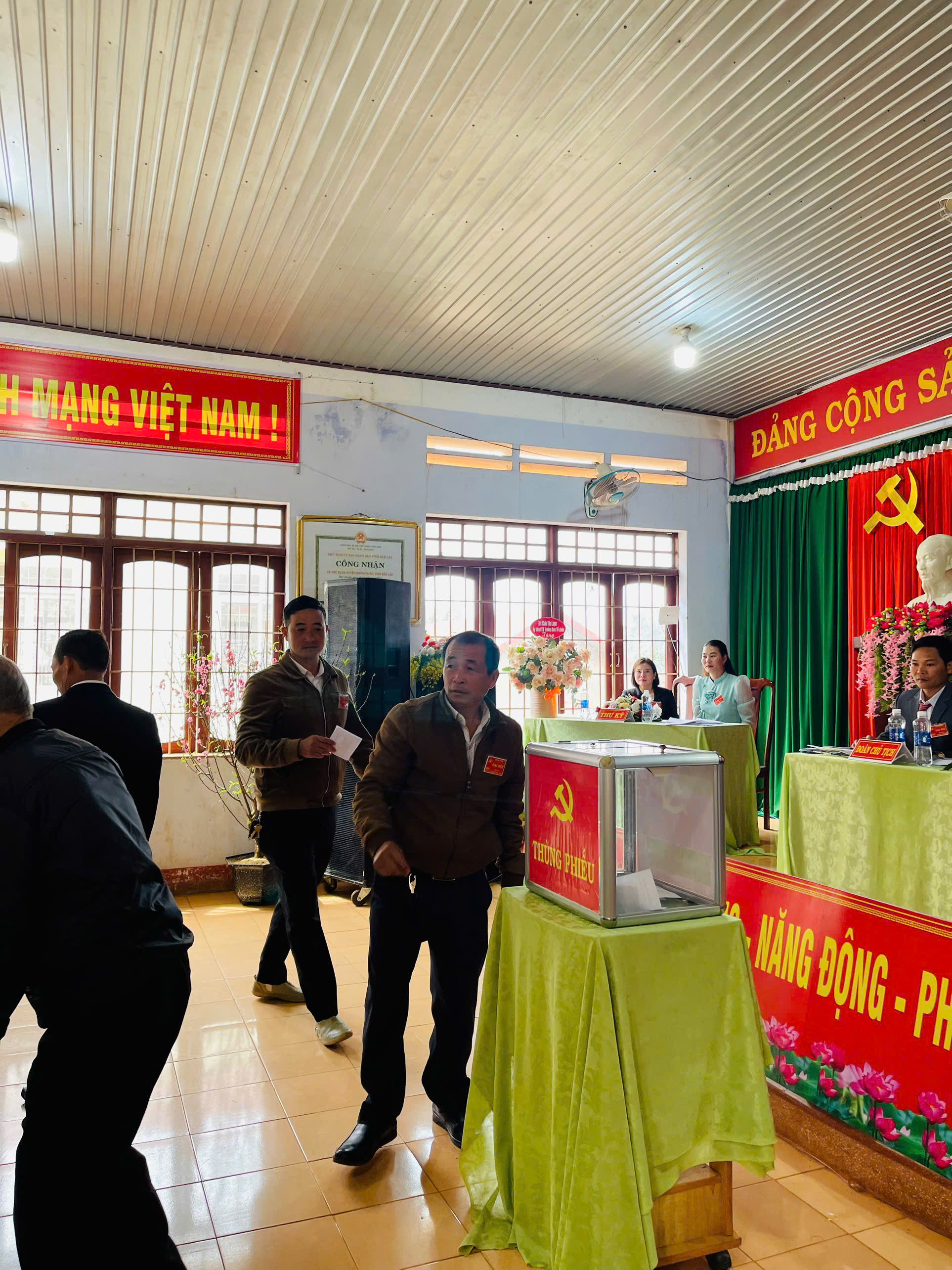 bỏ phiếu 2